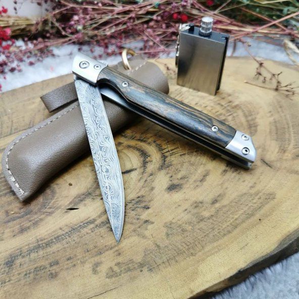 21 cm M390 damascus bıçak ahşap kabzeli yanında zippo kibrit ile birlikte