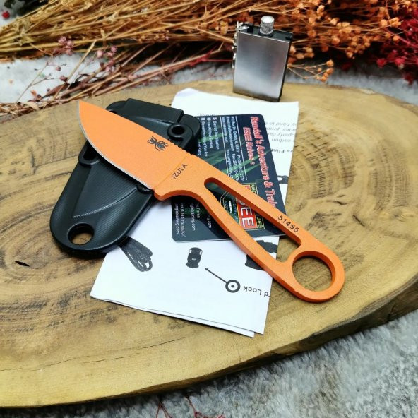 18 cm sert kılıflı izula avcı bıçağı yanında zippo kibrit ile birlikte