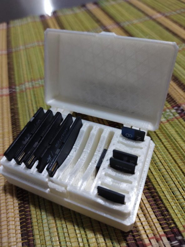 Menteşeli SD ve Micro SD Kart Kutusu - 16 Yuva - Hepsi Bir Arada - 4