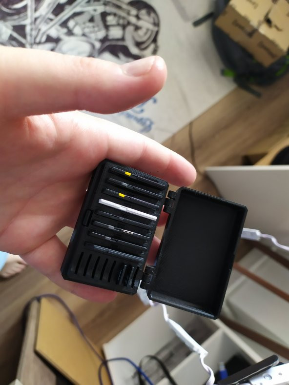 Menteşeli SD ve Micro SD Kart Kutusu - 16 Yuva - Hepsi Bir Arada - 8