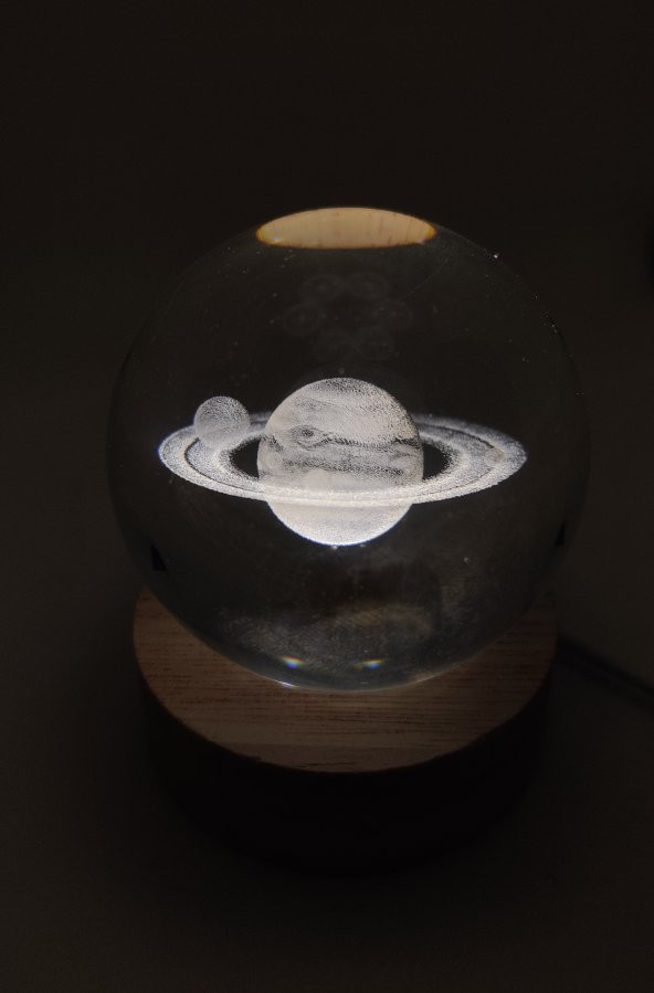 3D Satürn Işıklı Cam Küre Usb Kablolu Anahtarlı Ahşap Zeminli