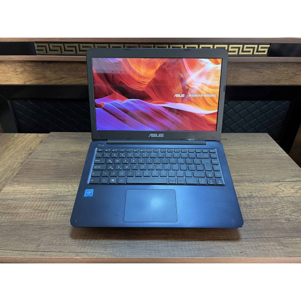 Asus E402NA-GA103T İKİNCİ EL Intel Celeron N3350 4GB 128GB 14" - 2