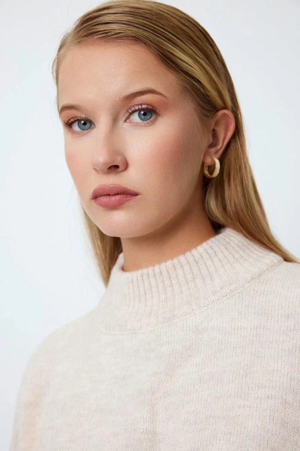 Gold Renk Halka Model Taşlı Gümüş Küpe