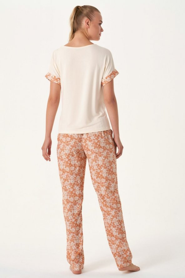 Çiçekli Pijama Takımı ürün görseli