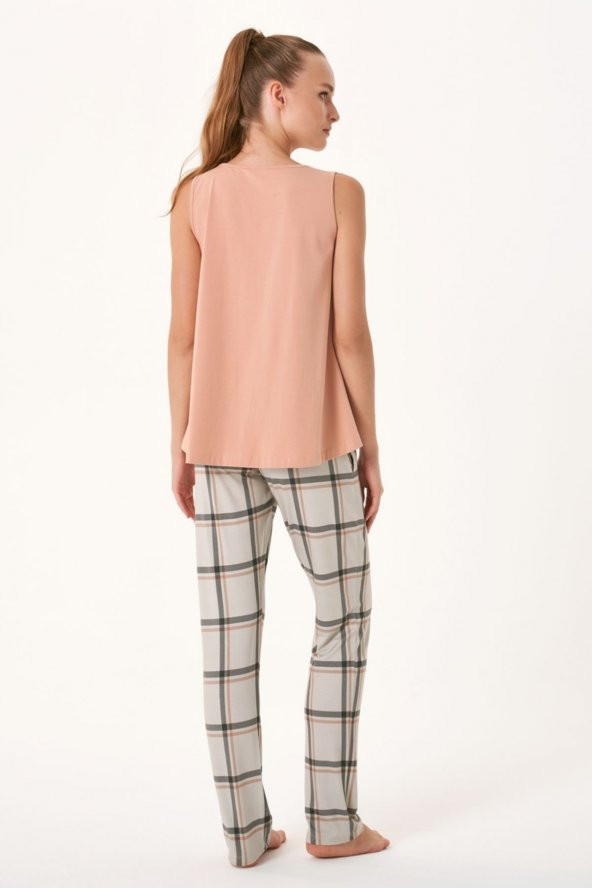 Ekose Atletli Pijama Takımı ürün görseli