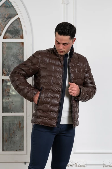 REGULAR FİT DİK YAKA ASTARLI KAPİTONE ERKEK MONT