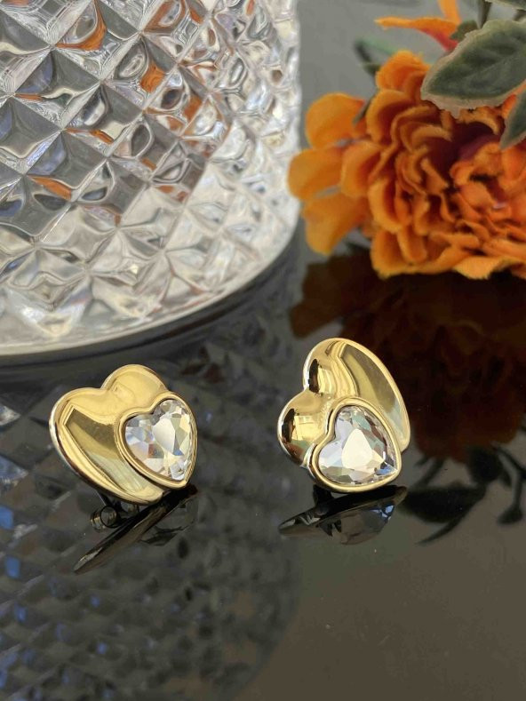 Aksesuar Çarşisi Beyaz Zirkon Taş Tasarımlı Kalp Küpe ürün görseli