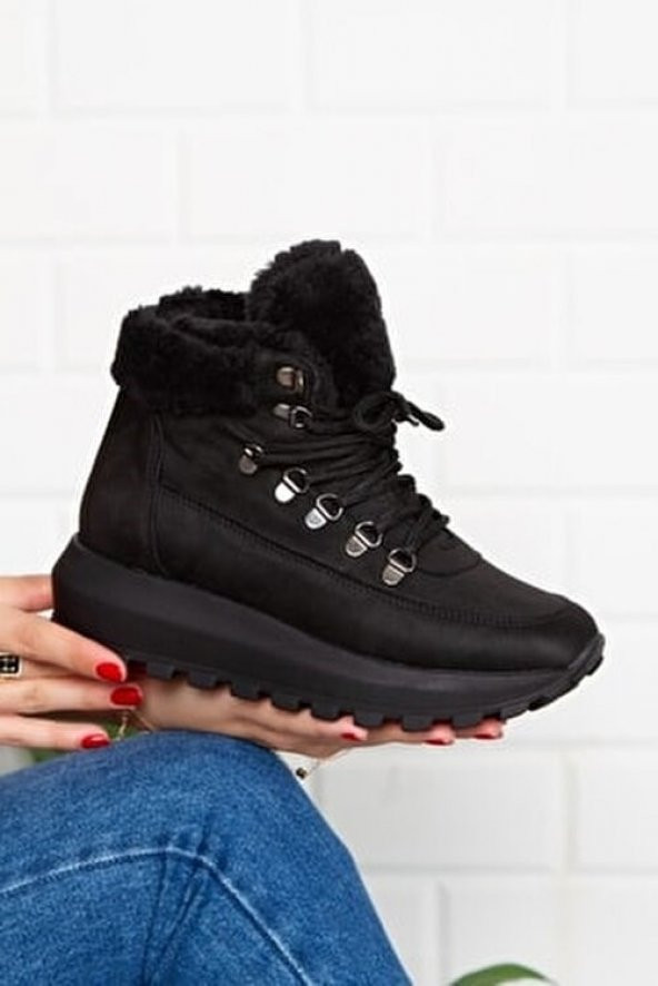 CASSO POLİÜRETAN HAFİF TABAN BAĞCIKLI KADIN İÇİ KÜRKLÜ GÜNLÜK SPOR BOT