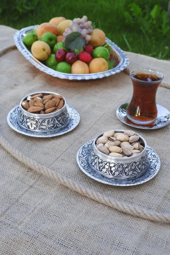 BAKIR ÇEREZLİK OYMA NAKIŞLI TABAKLI  2Lİ SET 4 PARÇA GÜMÜŞ RENK