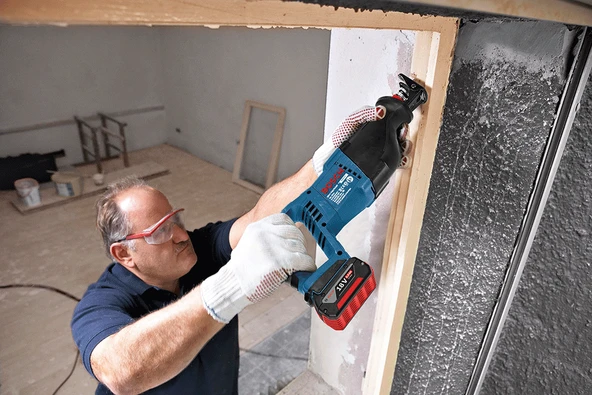 Bosch Professional GSA 18V-LI Akülü Testere 18V 4.0Ah - 2