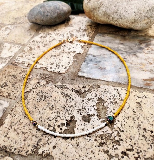 GOLD KAPLAMA HOLOGRAM HEMATİT DETAY SARI-BEYAZ BONCUK KOLYE-KOL100 - 2