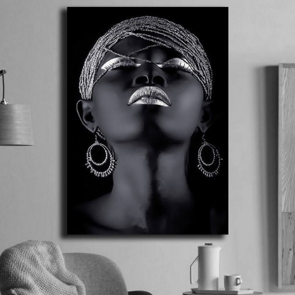 Girist Afrikalı Siyahi Kadın  ve Gümüş Takılar Led Işıklı Canvas Tablo 64x45 cm