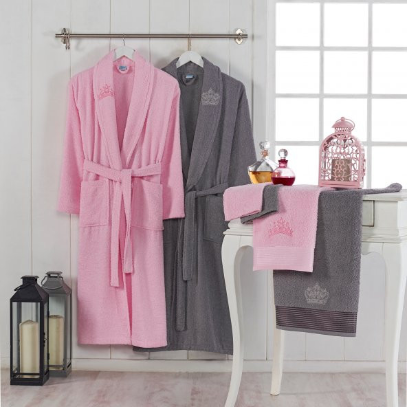NevresimEv Taç Serisi Nakışlı 6 Parça Aile Bornoz Seti Gri-Pudra