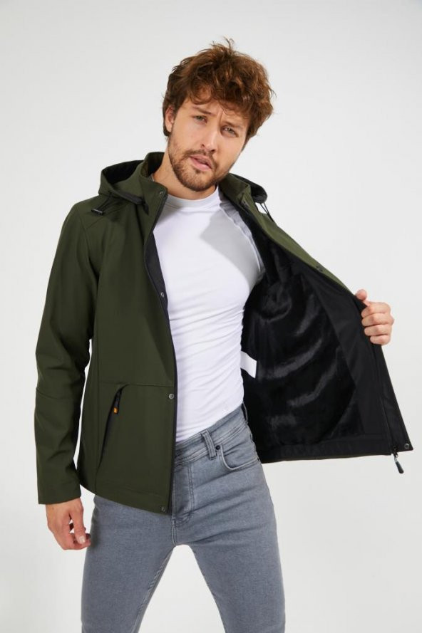 Erkek Haki Kapüşonlu Su Ve Rüzgar Geçirmez Cep Detaylı İçi Kürklü Softshell Mont - 3