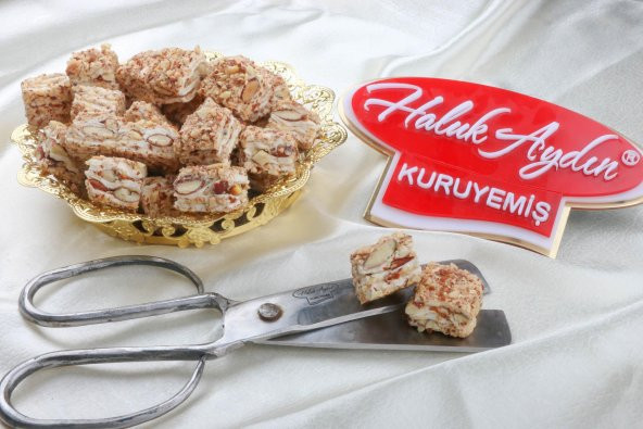 Haluk Aydın Kuruyemiş Baklava Fındık Kremalı Badem Kaplı 700 Gr