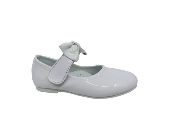 Zerhan 350 Kız Çocuk Beyaz Rugan Fiyonklu Cırtlı Babet ürün görseli