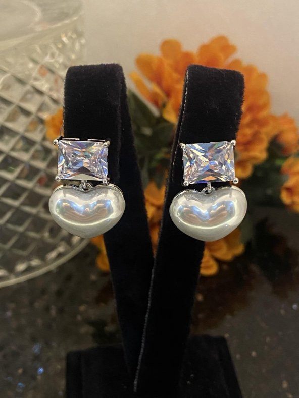 Aksesuar Çarşısı Özel Seri Baget Taş VE İnci Şık Küpe ürün görseli