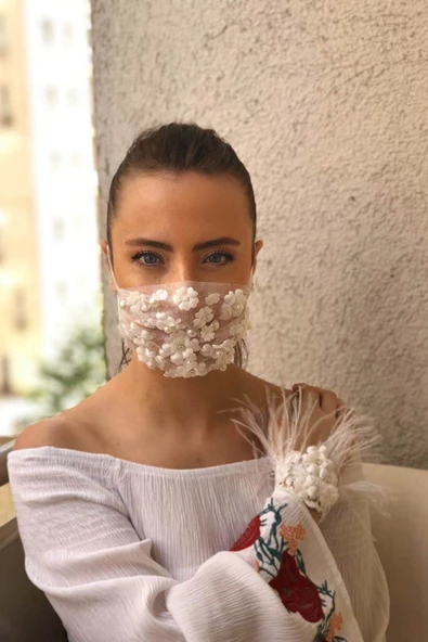 Gelin Maskesi ve Tüylü Bileklik