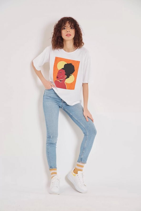 Kadın Beyaz Reggie Resim Baskılı T-shirt - 3