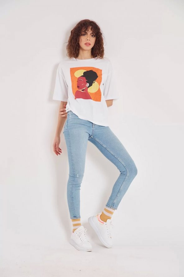 Kadın Beyaz Reggie Resim Baskılı T-shirt - 4