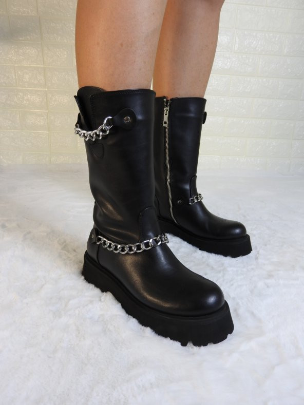 Kadın Zincir Detaylı Fermuarlı Siyah Kalın Taban Bot ürün görseli