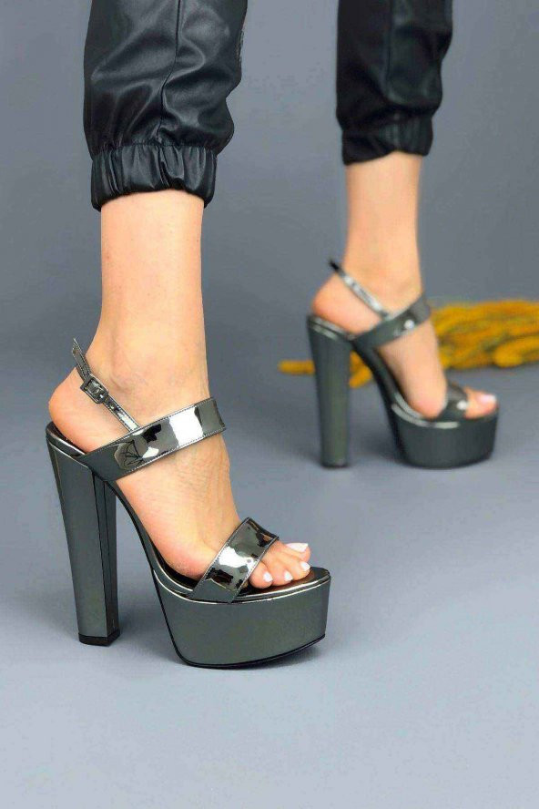 Lucy Platin Ayna