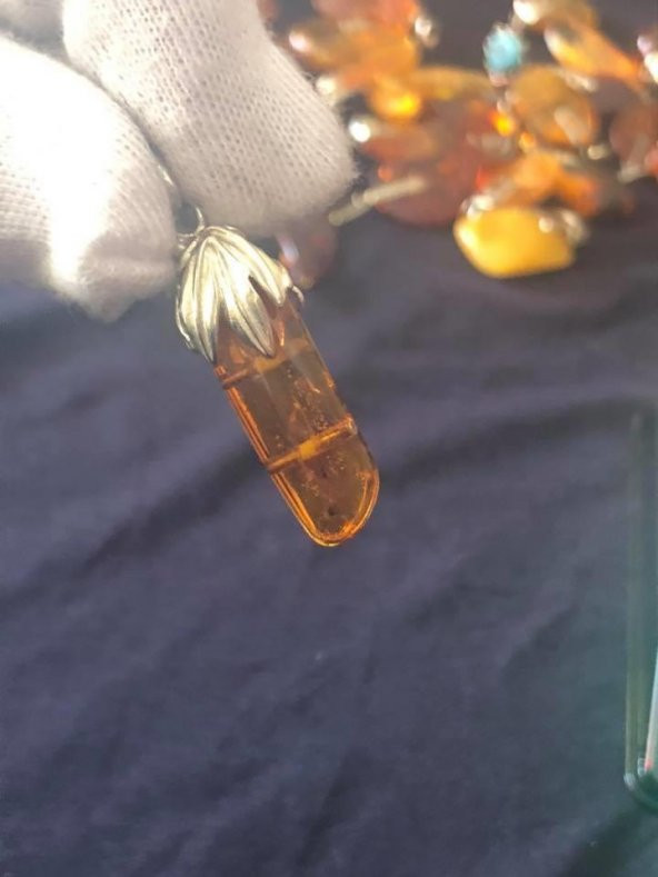 Doğal Kaya Damla Kehribar Kolye Ucu Gümüş Aparatlı 2,70Gram - 2