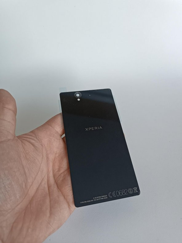 Sony Xperia Z Arka Pil Kapağı Siyah - 3