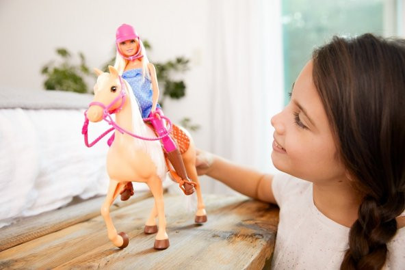 Barbie ve Güzel Atı Oyun Seti, Sarışın Bebekli FXH13 - 2