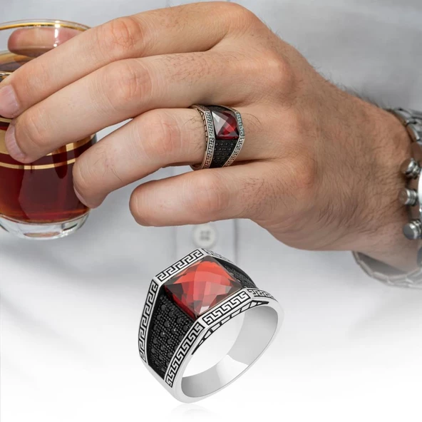 Kare Grek Desenli Kırmızı Taşlı 925 Gümüş Erkek Yüzük ürün görseli 1