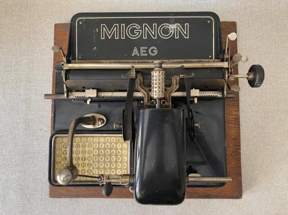 AEG Mignon Model 4 Antika Daktilo - Koleksiyonluk Ahşap Kasalı Daktilo No1 - 2