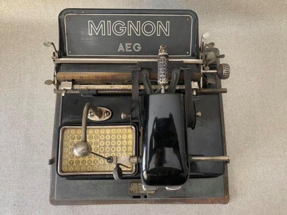 AEG Mignon Antika Daktilo - Koleksiyonluk Metal Kasalı Daktilo No4 - 10