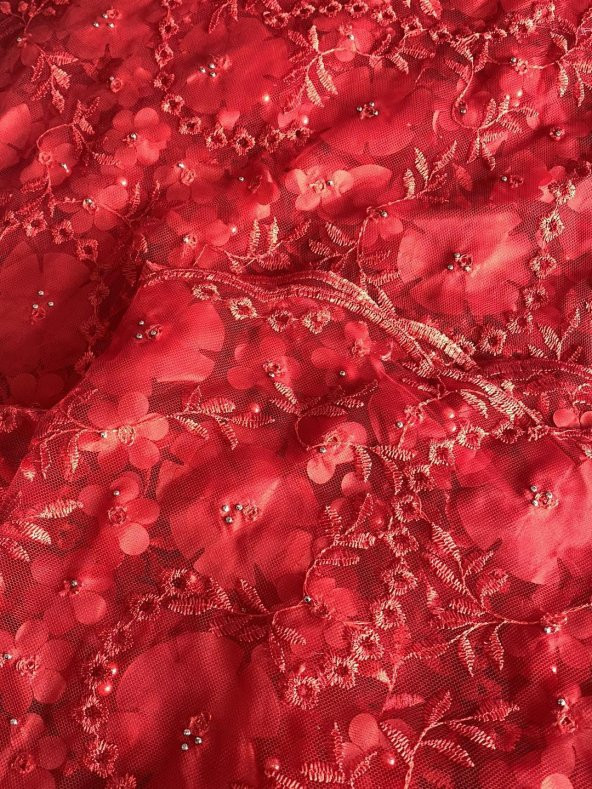 3D Çiçek İşlemeli Dantelli Elbise Kumaşı Kırmızı 130cm x 13m