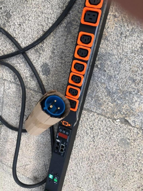 Vertiv VP8953 Şebeke Dağıtım Ünitesi - Vertiv Geist rPDU Switched 0U input - Resim 6