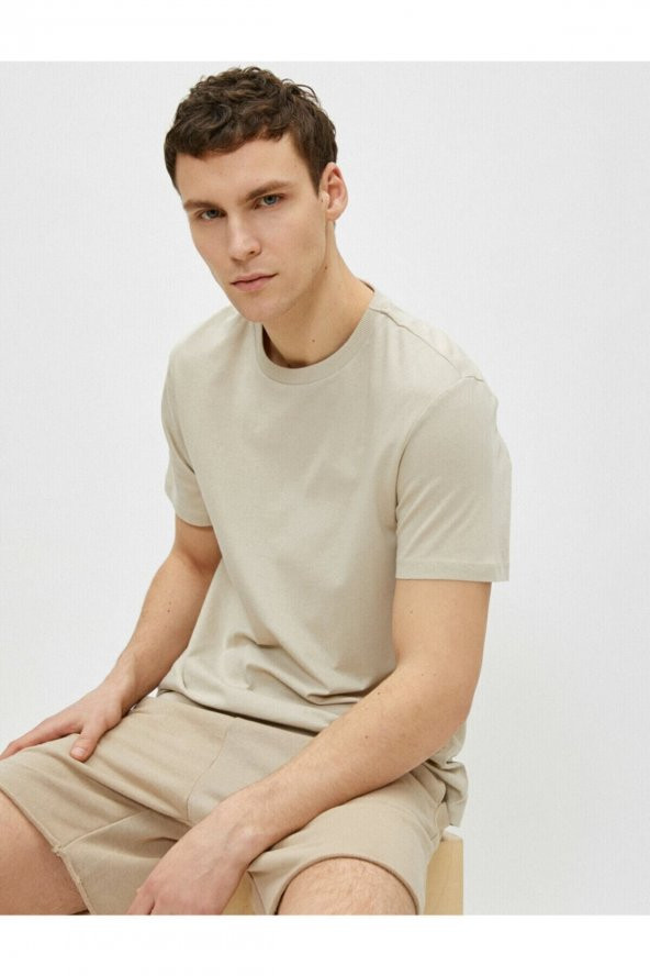 Erkek Ekru Bisiklet Yaka T-Shirt ürün görseli