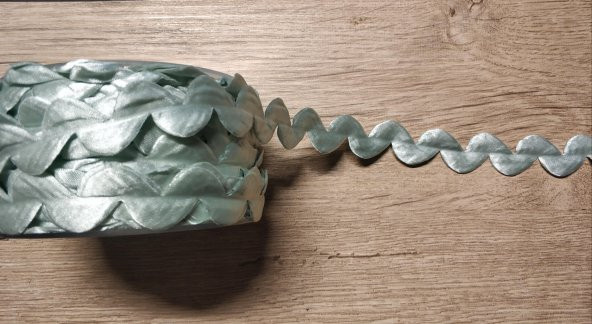 KURDELE SATEN ZİGZAG SU YEŞİL 20 MT