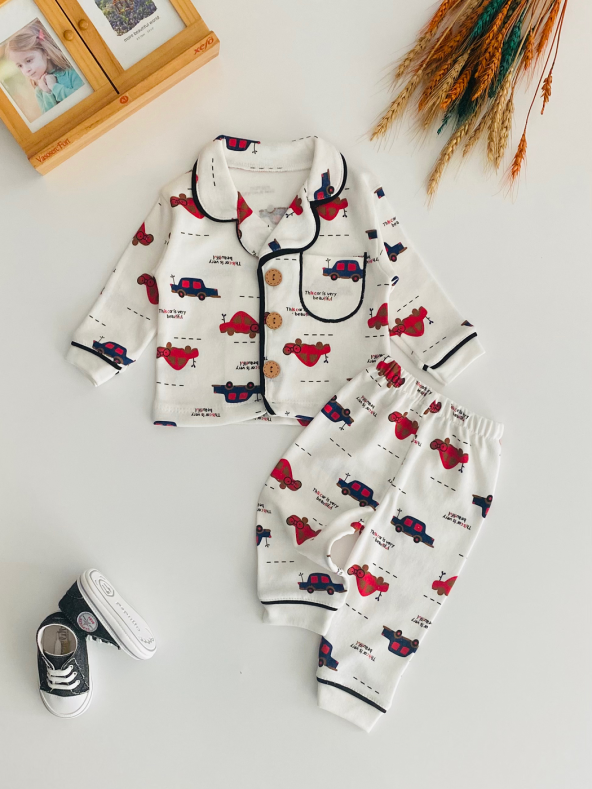Neşeli Bebekler Araba Baskılı Önden Düğmeli Cepli Pijama Takımı