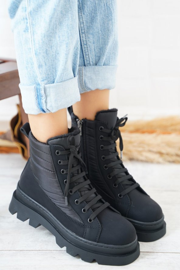 CASSO KAYMAZ KAUÇUK TABAN BAĞCIKLI FERMUARLI SU GEÇİRMEZ KADIN BOT