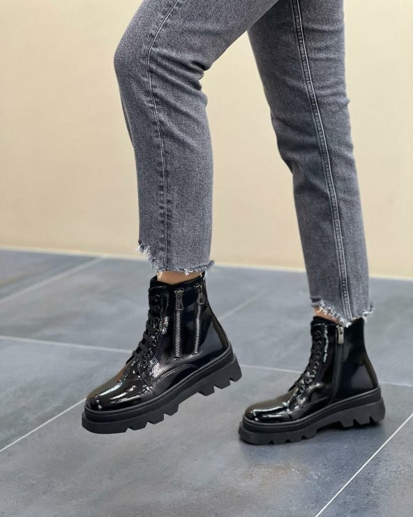 CASSO KAYMAZ KAUÇUK TABAN BAĞCIKLI FERMUARLI SU GEÇİRMEZ FERMUAR DESEN DETAY KADIN BOT - 5