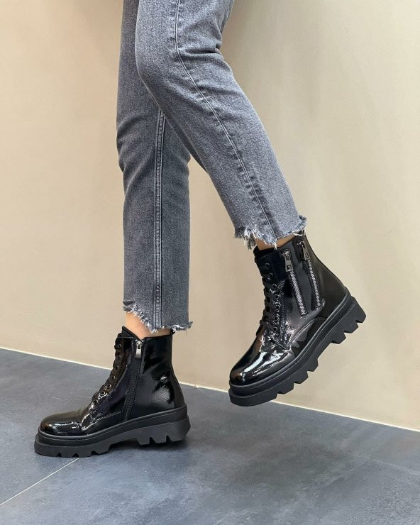 CASSO KAYMAZ KAUÇUK TABAN BAĞCIKLI FERMUARLI SU GEÇİRMEZ FERMUAR DESEN DETAY KADIN BOT - 6