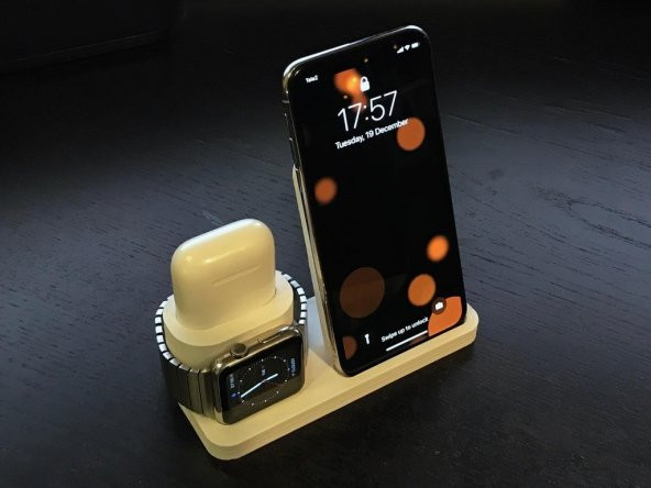 Trio Dock - İphone X / X Ler, Apple Watch Ve Airpods İçin Şarj Yuvası Plastik Aparat
