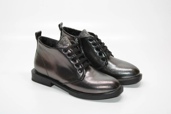 CASSO KAUÇUK KAYMAZ TABAN BAĞCIKLI FERMUARLI TAŞ DETAY KADIN GÜNLÜK BİLEK BOY BOT