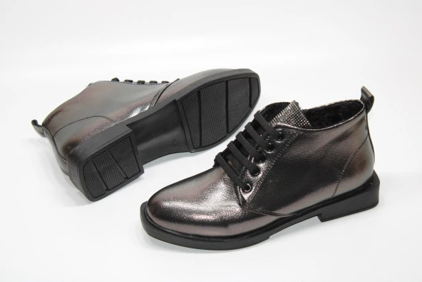 CASSO KAUÇUK KAYMAZ TABAN BAĞCIKLI FERMUARLI TAŞ DETAY KADIN GÜNLÜK BİLEK BOY BOT - 3