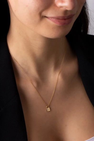 Gümüş Taşlı Hilal Kilit Kolye