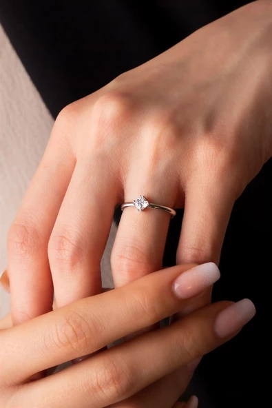 Prenses Tek Taş Yüzük ürün görseli 1