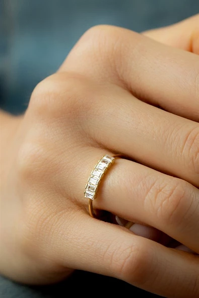 Altın Baget Taşlı Yüzük ürün görseli 1