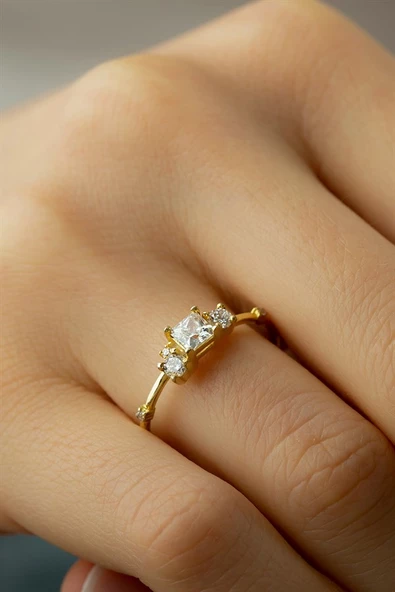 Altın Prenses Taşlı Tektaş Yüzük ürün görseli 1