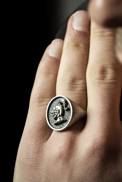 Gümüş Şövalye Miğferi Figürlü Erkek Yüzük