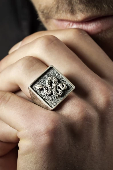 Gümüş Yılan Figürlü Erkek Yüzük