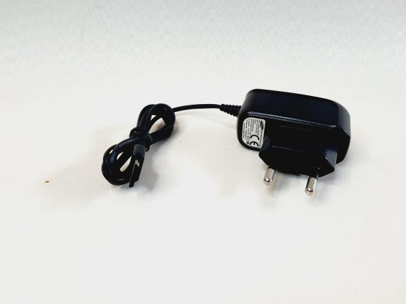 Samsung D880 L700 U900 U800 Seyahat Şarj Cihazı 4.75V 0.55A - 2